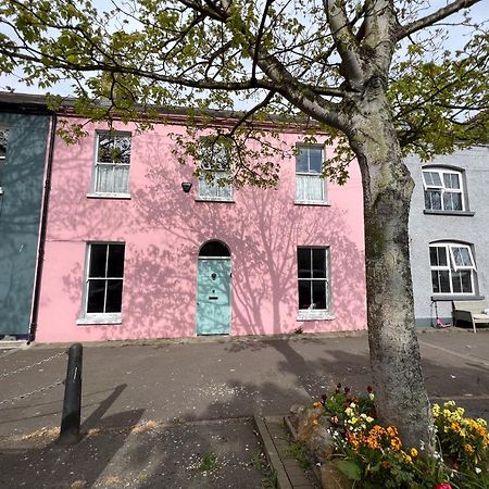 Unique Townhouse With Large Garden Down To The Sea Villa Killough Exterior foto