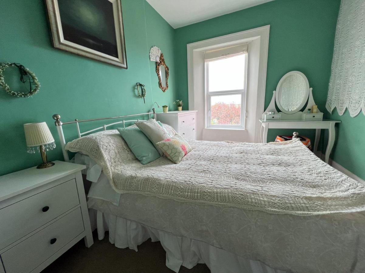 Unique Townhouse With Large Garden Down To The Sea Villa Killough Exterior foto