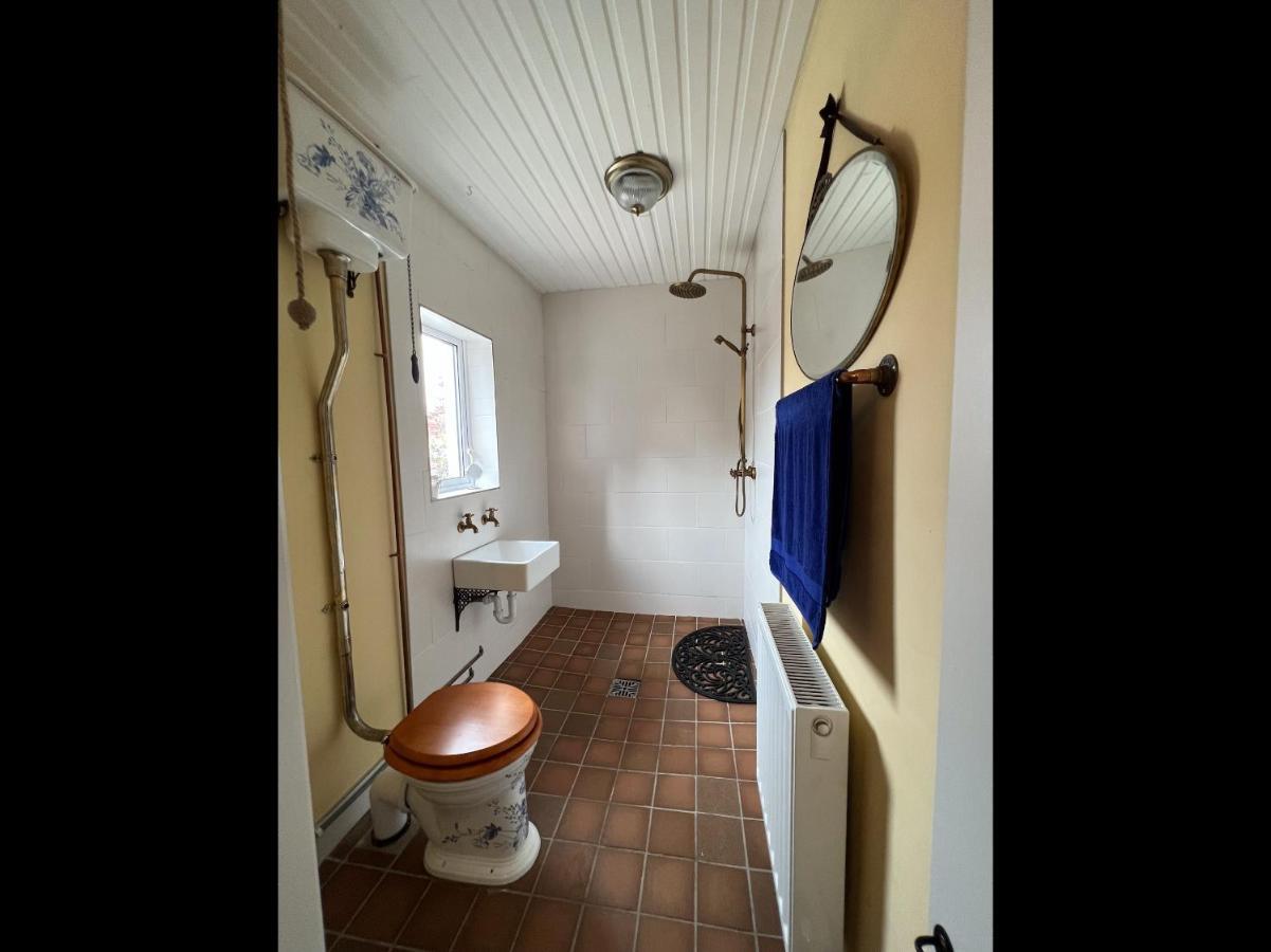 Unique Townhouse With Large Garden Down To The Sea Villa Killough Exterior foto